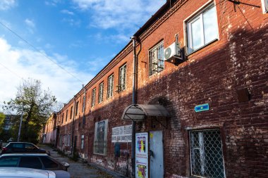 Pokrovsky Kardeşler Birliği 'nin bir şarap deposu olan terk edilmiş içki fabrikasında araştırma gezisi.