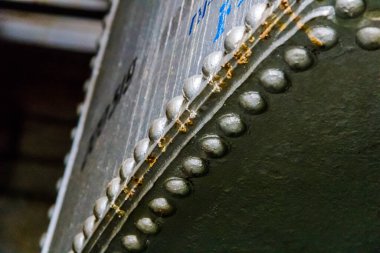 Pokrovsky Kardeşler Birliği 'nin bir şarap deposu olan terk edilmiş içki fabrikasında araştırma gezisi.