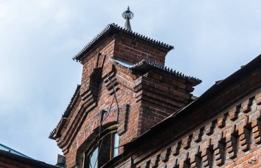 Pokrovsky Kardeşler Birliği 'nin bir şarap deposu olan terk edilmiş içki fabrikasında araştırma gezisi.