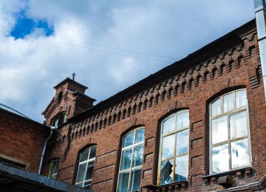 Pokrovsky Kardeşler Birliği 'nin bir şarap deposu olan terk edilmiş içki fabrikasında araştırma gezisi.