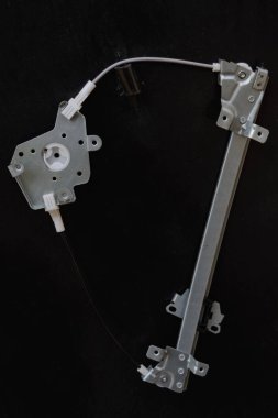 Bir arabanın elektrikli pencere kaldırıcısının mekanizması