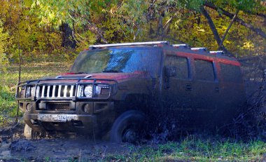 Off-road Amatör yarışları off-road hızında özel arabalarda eğitiliyor