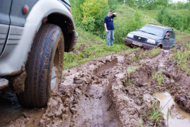 Off-road Amatör yarışları off-road hızında özel arabalarda eğitiliyor