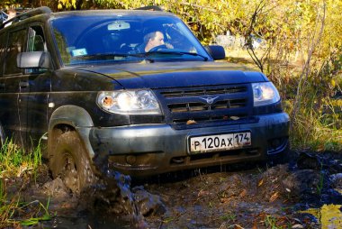 Off-road Amatör yarışları off-road hızında özel arabalarda eğitiliyor