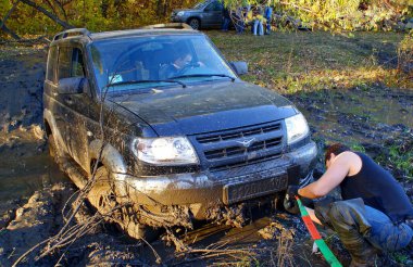 Off-road Amatör yarışları off-road hızında özel arabalarda eğitiliyor