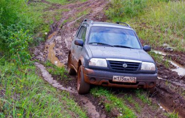 Off-road Amatör yarışları off-road hızında özel arabalarda eğitiliyor