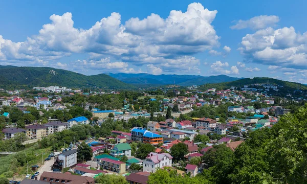 Bir yaz günü dağdan panoramik köy manzarası