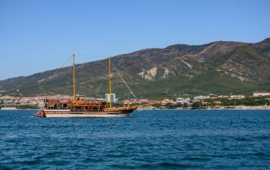 Tatilin sırasında açık denizde yat gezileri. bulanık odak