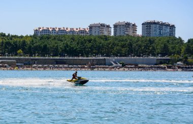 Tatilin sırasında açık denizde yat gezileri. bulanık odak