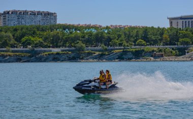 Tatilin sırasında açık denizde yat gezileri. bulanık odak
