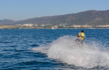 Tatilin sırasında açık denizde yat gezileri. bulanık odak