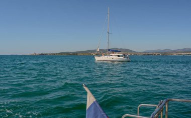 Tatilin sırasında açık denizde yat gezileri. bulanık odak