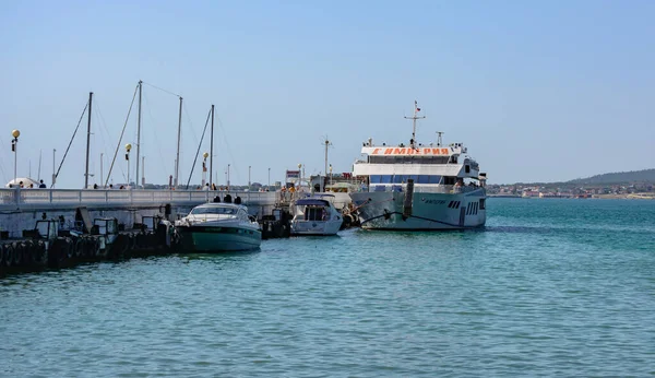 Excursiones Yate Mar Abierto Durante Sus Vacaciones Enfoque Borroso — Foto de Stock