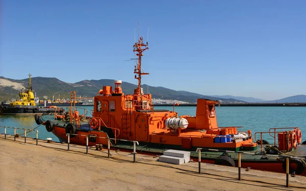 Barco Remolcador Cerca Encuentra Muelle Del Mar Enfoque Borroso — Foto de Stock