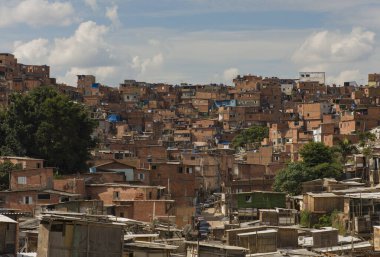 Sao Paulo, Sao Paulo, Brezilya - 14 Aralık 2015: Paraisopolis Sao Paulo 'nun en büyük gecekondu mahallesidir ve 80.000 ile 100.000 arasında nüfusu olduğu tahmin edilmektedir.