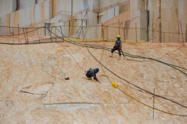 Peder Paraso, Minas Gerais, Brezilya - 18 Ocak 2016: Granit madencileri
