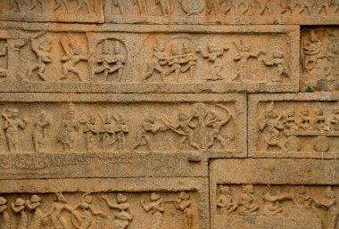 Hampi, Karnataka, Hindistan - 25 Eylül 2010: Hampi harabeleri, Vijayanagar imparatorluğunun antik başkenti ve onun güzel kumtaşları ve Hazara Rama tapınağındaki zengin paleontolojik tarihi