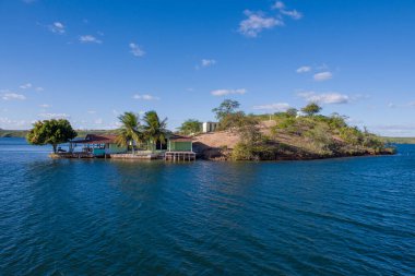 Caninde de Sao Francisco, Sergipe, Brezilya - 26 Haziran 2016: So Francisco Nehri veya Rio Francisco Adası, Brezilya 'nın doğal bir simgesi 