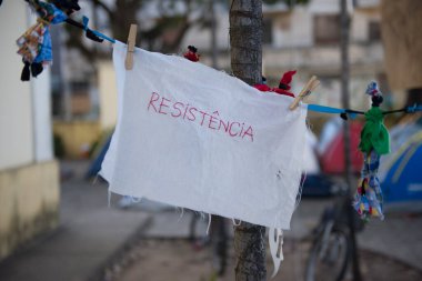 Fortaleza, Ceara, Brezilya 'da protestocu öğrencilerin işgali sırasında çamaşır ipinde asılı duran 