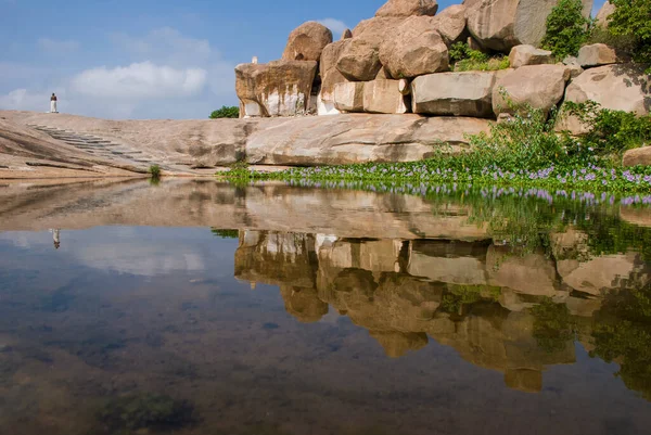 카르나타카 2010 인도의 비자야 제국과 아름다운 자연과 신전에서 명상하는 — 스톡 사진
