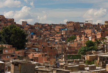 Sao Paulo, Sao Paulo, Brezilya - 14 Aralık 2015: Paraisopolis Sao Paulo 'nun en büyük gecekondu mahallesidir ve 80.000 ile 100.000 arasında nüfusu olduğu tahmin edilmektedir.