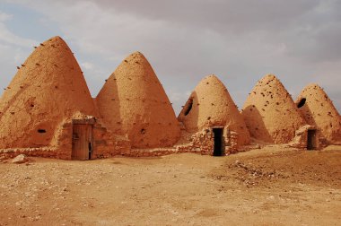Sarouj, Hama, Suriye - 23 Eylül 2008: Sarouj çölündeki arı kovanlarının ilginç mimarisi 