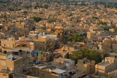 Jaisalmer, Rajasthan, Hindistan - 15 Ağustos 2011: Rajasthan 'ın en önemli şehirlerinden biri olan Jaisalmer' in panoramik manzarası