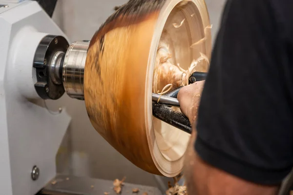 Man Kaing Turnery Wooden Bowl Chisel Rotating Piece Wood — Stock Photo, Image