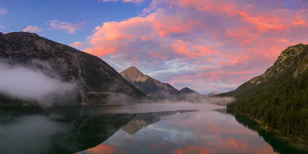 Heiterwanger Vedere Lago Con Cielo Rosso Aurora Montagne All Alba — Foto Stock