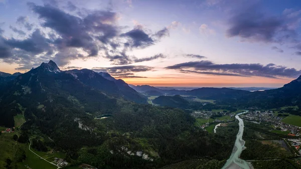 Tramonto Panorama Montagna Hahenkamm Pflach Villaggio Con Fiume Lech Lago — Foto Stock