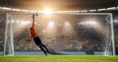 Kaleci profesyonel futbol stadyumu bir atlama bir hedefi kaydetmek çalışıyor. Stadyum ve kalabalık 3d yapılır.