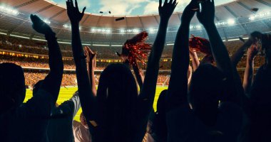 Grup hayranları tezahürat tarihinde stadyum spor şampiyonluk dikkat et. Onların takım kazandı ve herkes bu olayı kutluyoruz. İnsanlar rahat bir beze giyindin.