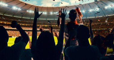 Grup hayranları tezahürat tarihinde stadyum spor şampiyonluk dikkat et. Onların takım kazandı ve herkes bu olayı kutluyoruz. İnsanlar rahat bir beze giyindin.