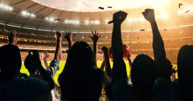 Grup hayranları tezahürat tarihinde stadyum spor şampiyonluk dikkat et. Onların takım kazandı ve herkes bu olayı kutluyoruz. İnsanlar rahat bir beze giyindin.