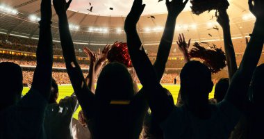 Grup hayranları tezahürat tarihinde stadyum spor şampiyonluk dikkat et. Onların takım kazandı ve herkes bu olayı kutluyoruz. İnsanlar rahat bir beze giyindin.