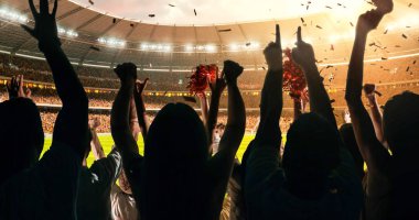 Grup hayranları tezahürat tarihinde stadyum spor şampiyonluk dikkat et. Onların takım kazandı ve herkes bu olayı kutluyoruz. İnsanlar rahat bir beze giyindin.
