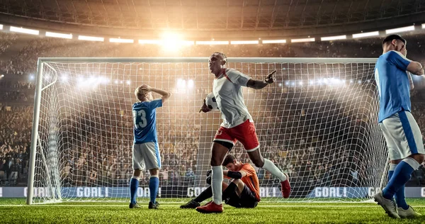 Saldırgan bir amaç, bir profesyonel futbol stadyumu bir topu defans ve bir kaleci gönderme puanları. Stadyum ve kalabalık 3d yapılır.