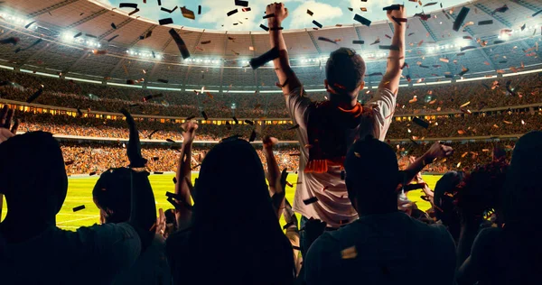 Grup hayranları tezahürat tarihinde stadyum spor şampiyonluk dikkat et. Onların takım kazandı ve herkes bu olayı kutluyoruz. İnsanlar rahat bir beze giyindin.