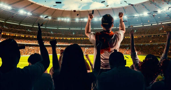 Grup hayranları tezahürat tarihinde stadyum spor şampiyonluk dikkat et. Onların takım kazandı ve herkes bu olayı kutluyoruz. İnsanlar rahat bir beze giyindin.