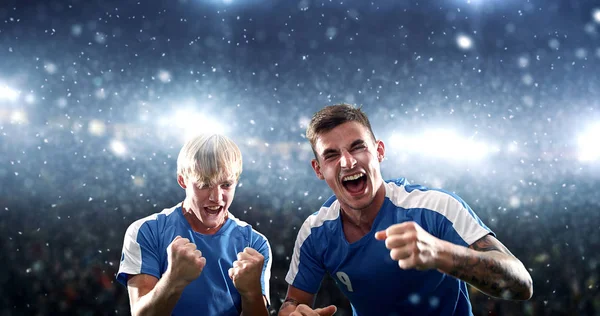 足球运动员在职业体育场庆祝胜利的同时 还在下雪 体育场和人群都是3D 制作的 — 图库照片