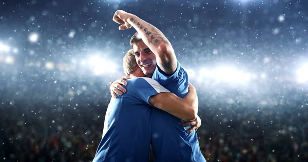 Die Fußballer Feiern Einen Sieg Auf Dem Fußballplatz Während Schneit — Stockfoto