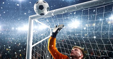 Kaleci yağıyor iken bir profesyonel futbol stadyumu bir hedefe kurtarmak çalışır. Stadyum ve kalabalık 3d yapılır.