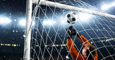 Kaleci yağıyor iken bir profesyonel futbol stadyumu bir hedefe kurtarmak çalışır. Stadyum ve kalabalık 3d yapılır.