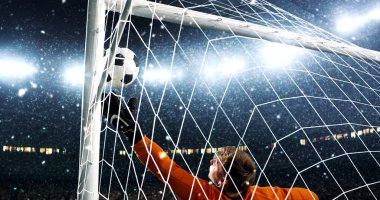 Kaleci yağıyor iken bir profesyonel futbol stadyumu bir hedefe kurtarmak çalışır. Stadyum ve kalabalık 3d yapılır.