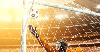 Kaleci güneşin doğduğunu iken bir profesyonel futbol stadyumu bir hedefe kurtarmak çalışır. Stadyum ve kalabalık 3d yapılır.