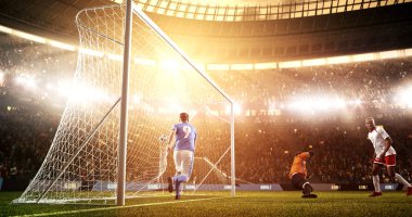 Yoğun futbol an güneş parlar süre profesyonel futbol stadyumu kalede önünde. Stadyum ve kalabalık 3d yapılır.