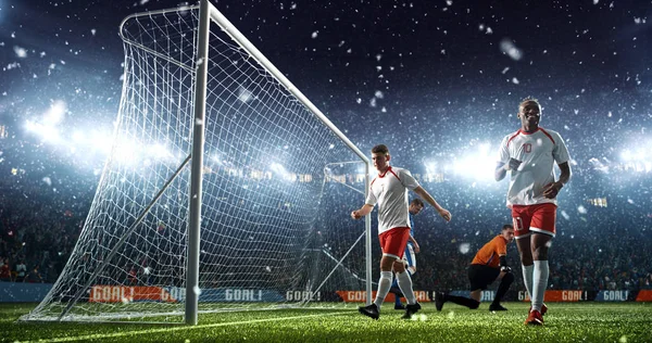 Momento Fútbol Intenso Frente Gol Estadio Fútbol Profesional Mientras Nieva — Foto de Stock