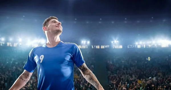 Jogador Futebol Feliz Comemorar Uma Vitória Estádio Futebol Profissional — Fotografia de Stock