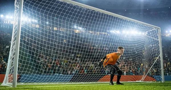 Fotbollsmålvakt Aktion Fotbollsstadion Han Slitage Varumärkesfria Sport Kläder Stadium Och — Stockfoto