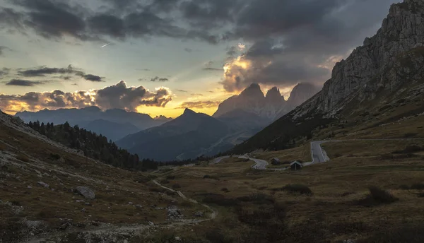 Apus Soare Pasul Pordoi Dolomiții Italieni — Fotografie de stoc gratuită